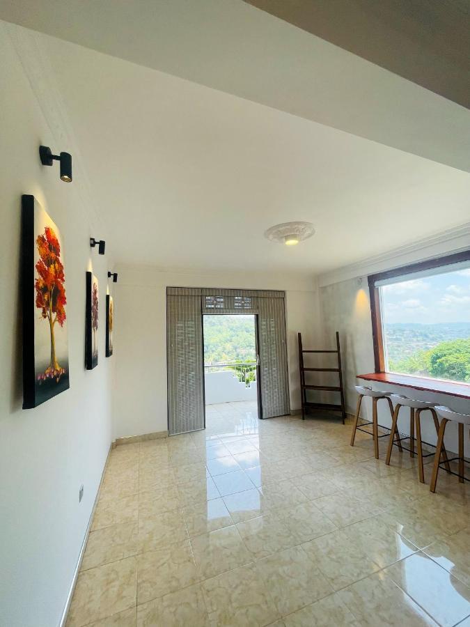 Rusty Bunk Villa แคนดี้ ภายนอก รูปภาพ
