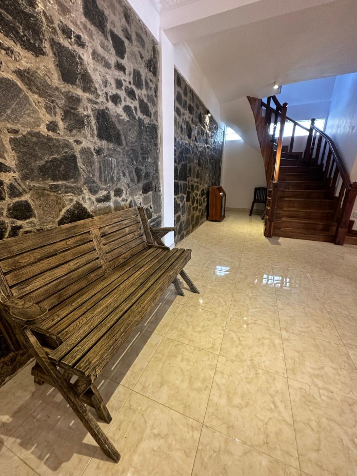 Rusty Bunk Villa แคนดี้ ภายนอก รูปภาพ